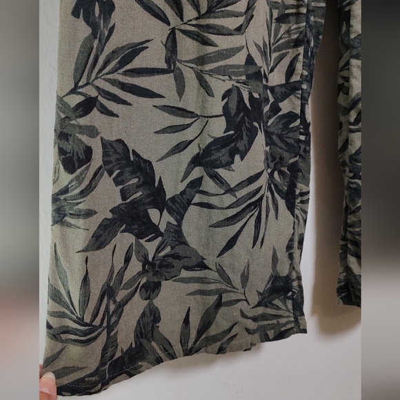 Old Navy Linen Blend Palm Leaf Olive Cropped Jumpsuit - Picture 4 of 10